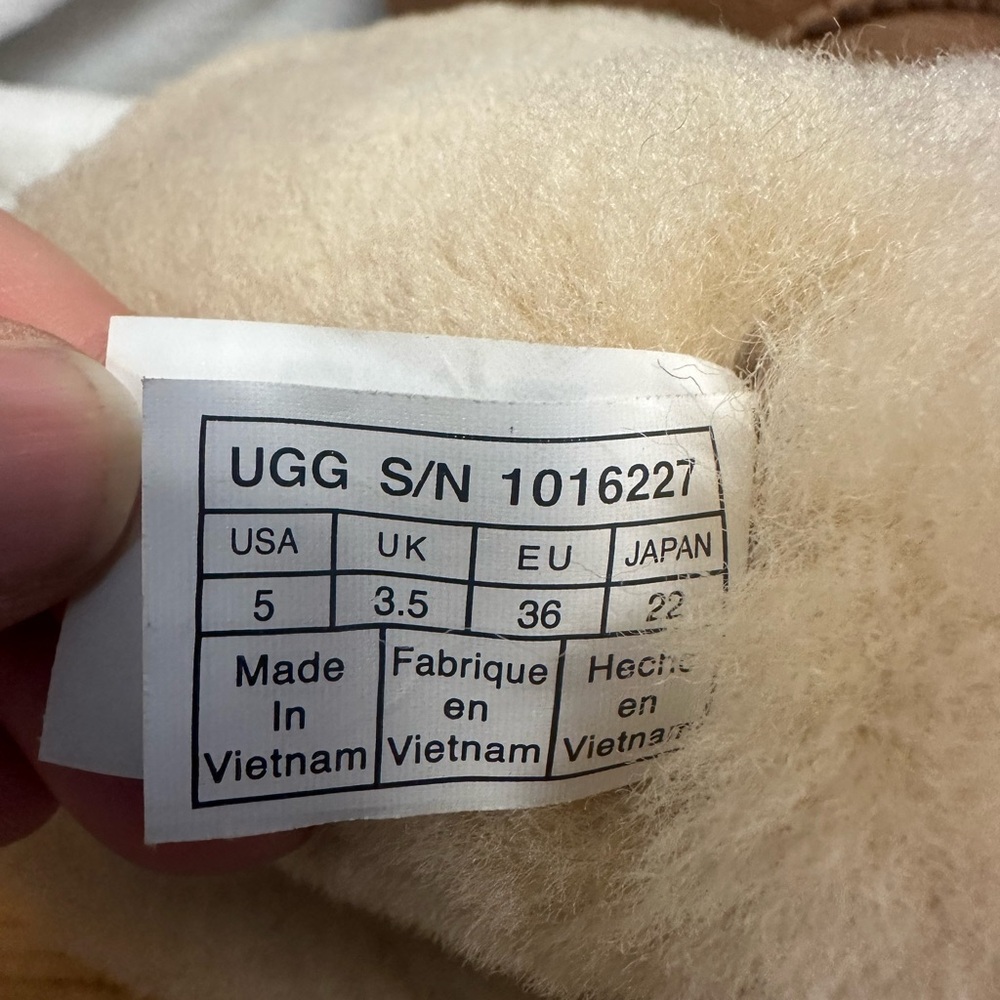 Ugg Bailey Button Triplett - Picture 13 of 13